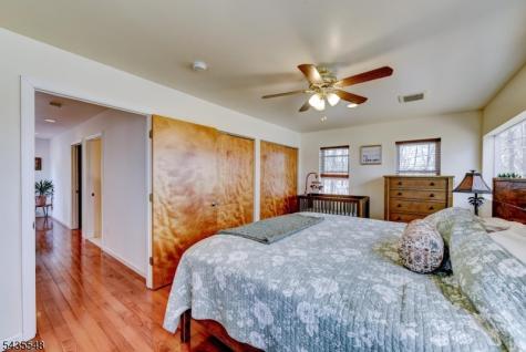 11 Mt Crest Road Jefferson NJ 07438