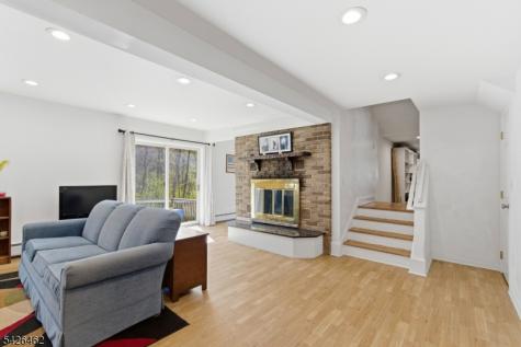 15 Valley Trail Jefferson NJ 07438