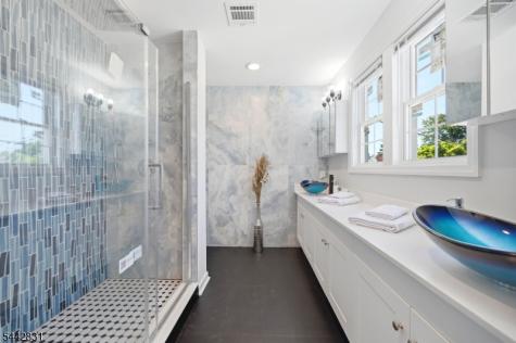 77 Chestnut Street Lodi NJ 07644