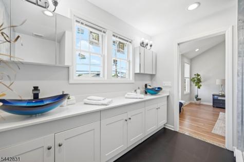 77 Chestnut Street Lodi NJ 07644