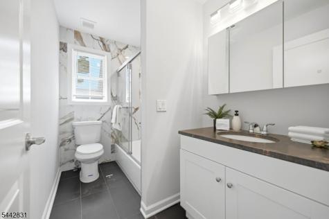 77 Chestnut Street Lodi NJ 07644