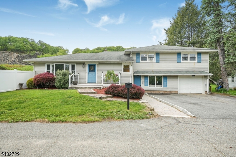 22 Federal Hill Road Pompton Lakes NJ 07442