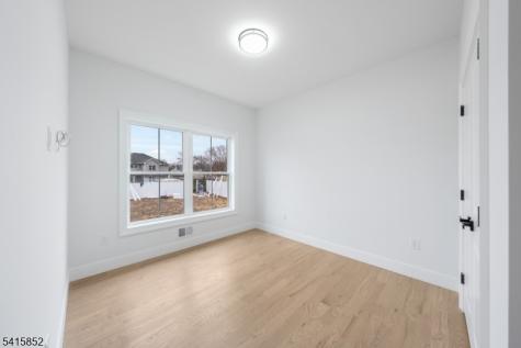 302 West Lane Clark NJ 07066