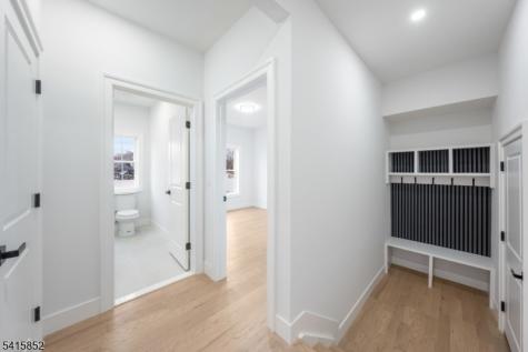 302 West Lane Clark NJ 07066