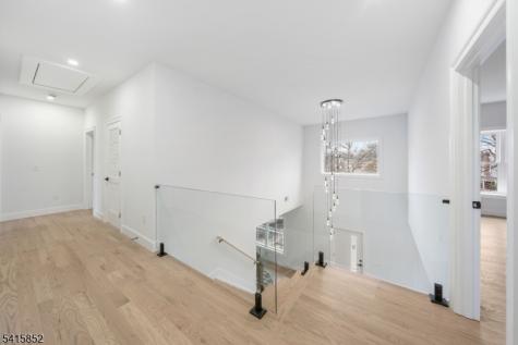 302 West Lane Clark NJ 07066