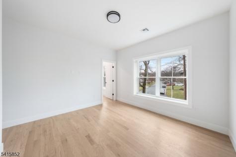 302 West Lane Clark NJ 07066