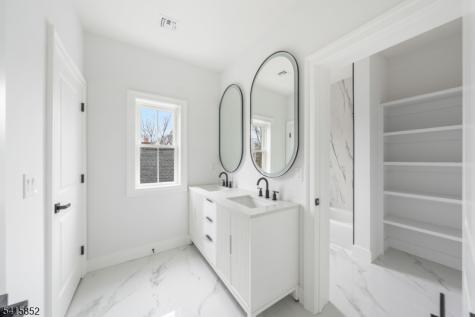 302 West Lane Clark NJ 07066