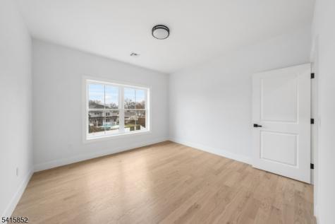 302 West Lane Clark NJ 07066