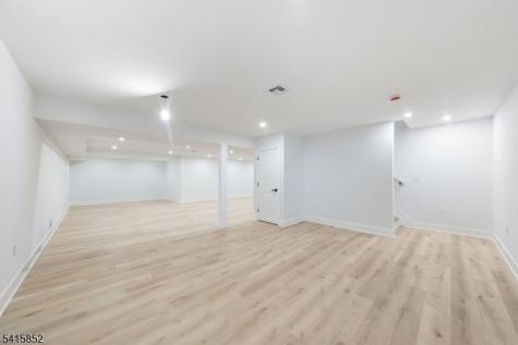 302 West Lane Clark NJ 07066