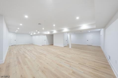 302 West Lane Clark NJ 07066