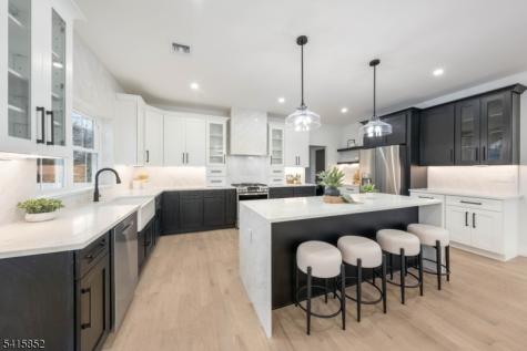 302 West Lane Clark NJ 07066