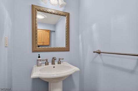 18 Downingtown Court Warren NJ 07059
