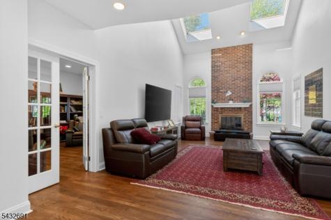 18 Downingtown Court Warren NJ 07059