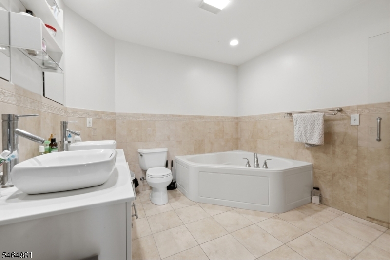 7 Harbor Front Ct. Unit C7 Elizabeth NJ 07206
