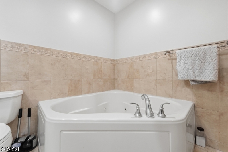7 Harbor Front Ct. Unit C7 Elizabeth NJ 07206