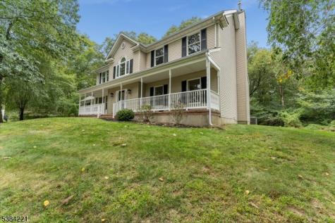 18 Bridle Path Drive Bethlehem NJ 08802