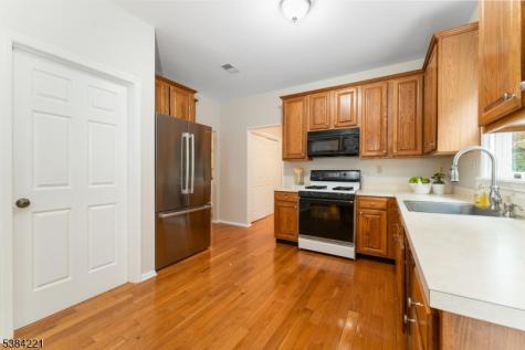 18 Bridle Path Drive Bethlehem NJ 08802