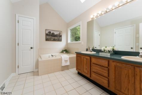 18 Bridle Path Drive Bethlehem NJ 08802