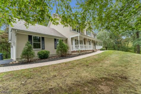 18 Bridle Path Drive Bethlehem NJ 08802