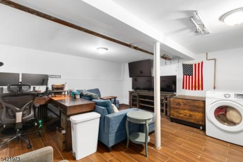 38 Hinsdale Place Newark NJ 07104