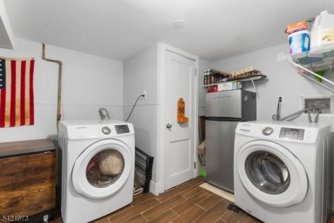 38 Hinsdale Place Newark NJ 07104