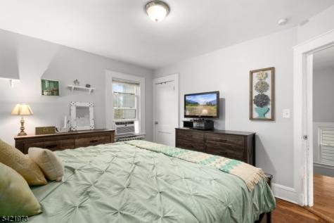 38 Hinsdale Place Newark NJ 07104