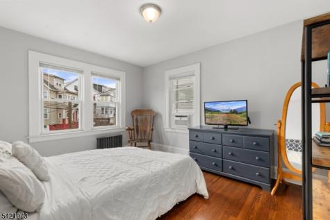 38 Hinsdale Place Newark NJ 07104