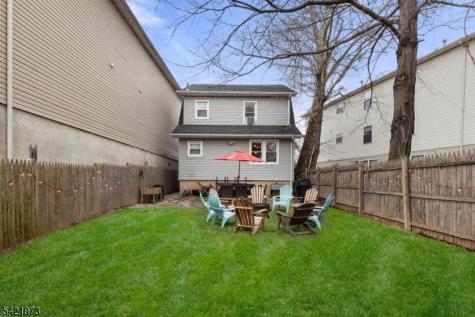 38 Hinsdale Place Newark NJ 07104