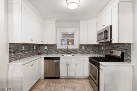 38 Hinsdale Place Newark NJ 07104