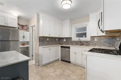 38 Hinsdale Place Newark NJ 07104