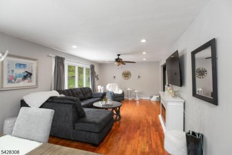 13 Forest Lane Green Brook NJ 08812
