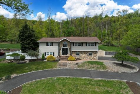 13 Forest Lane Green Brook NJ 08812