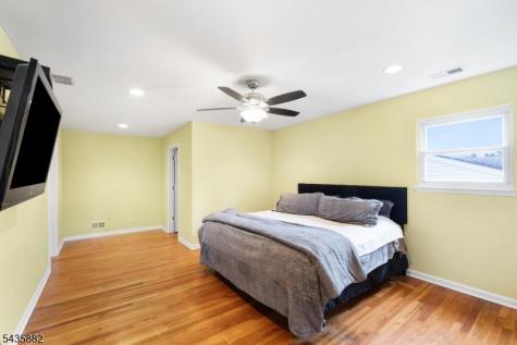 8 Robin Road Somerville NJ 08876