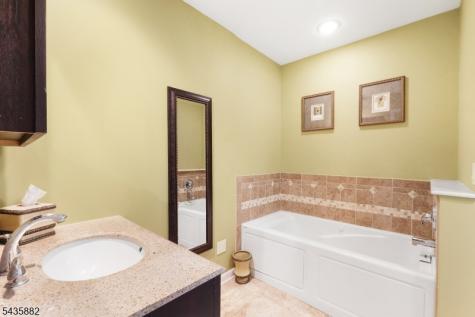 8 Robin Road Somerville NJ 08876