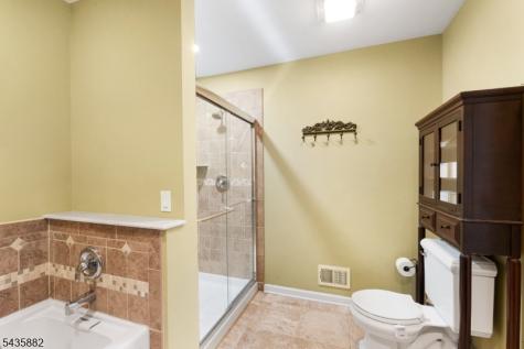 8 Robin Road Somerville NJ 08876