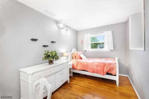 8 Robin Road Somerville NJ 08876