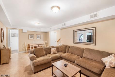 8 Robin Road Somerville NJ 08876