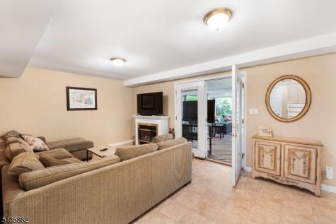 8 Robin Road Somerville NJ 08876