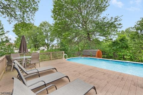 8 Robin Road Somerville NJ 08876