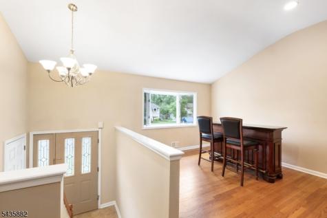 8 Robin Road Somerville NJ 08876