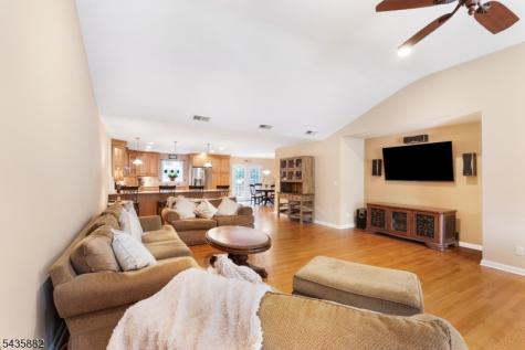 8 Robin Road Somerville NJ 08876