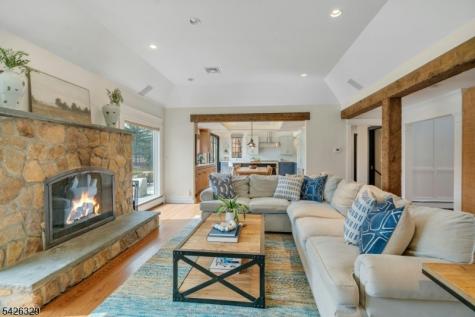 7 Deerhill Drive Hohokus NJ 07423