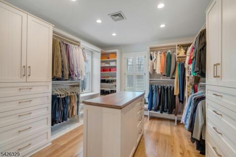 7 Deerhill Drive Hohokus NJ 07423