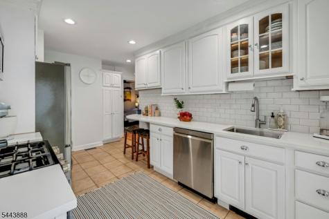 11 Manor Road Verona NJ 07044