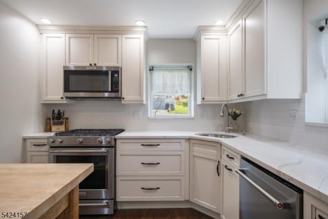 10 Lake Trail E Wayne NJ 07470