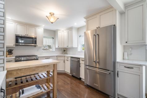 10 Lake Trail E Wayne NJ 07470
