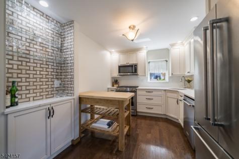 10 Lake Trail E Wayne NJ 07470