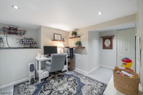 10 Lake Trail E Wayne NJ 07470