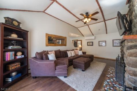 10 Lake Trail E Wayne NJ 07470