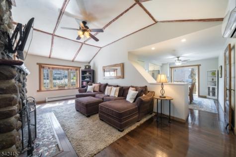 10 Lake Trail E Wayne NJ 07470